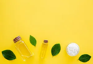 Flasche Manuka-Öl mit Blättern